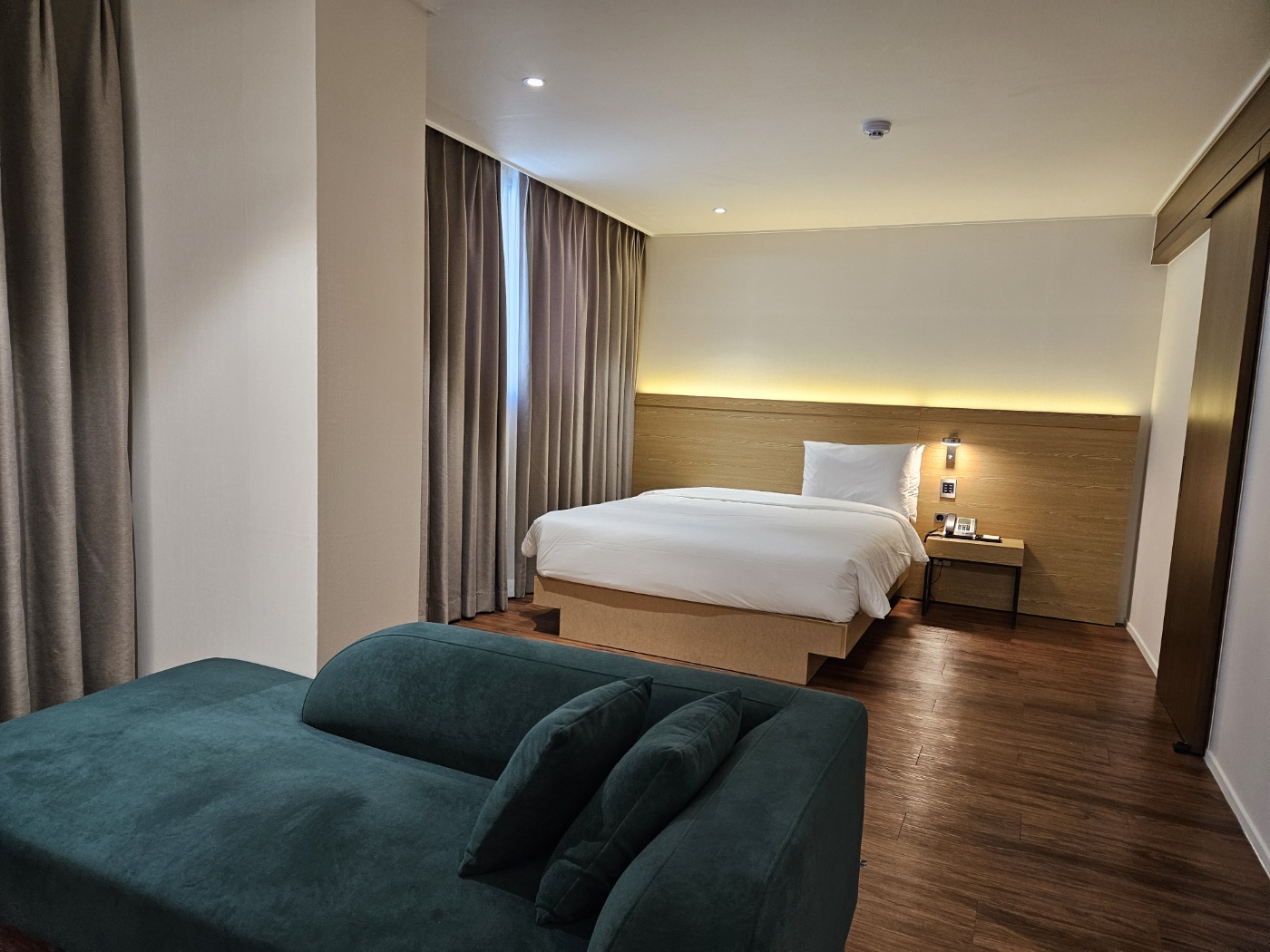 room-card-img-0